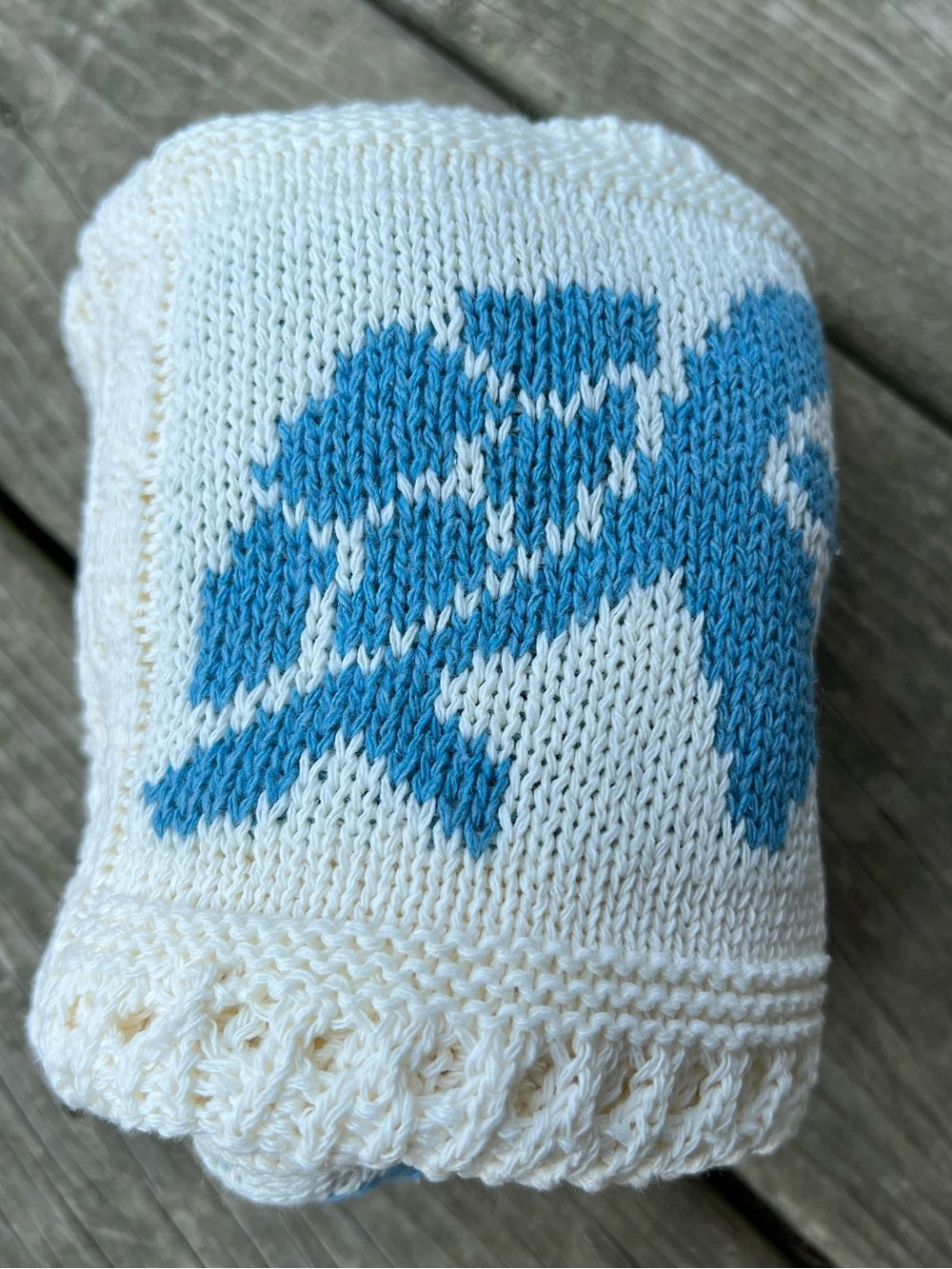CROCHET TOTE BAG with BLUE TURTLE ACCENTS - Picture 16 of 16